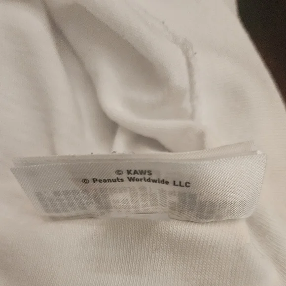 KAWS x Peanuts Uniqlo UT T-shirt 2017, NEW - Picture 9 of 10